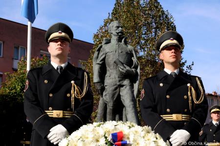 Ob 1. novembru smo se s polaganjem cvetja k osrednjim kamniškim spomenikom poklonili žrtvam vojn (2)